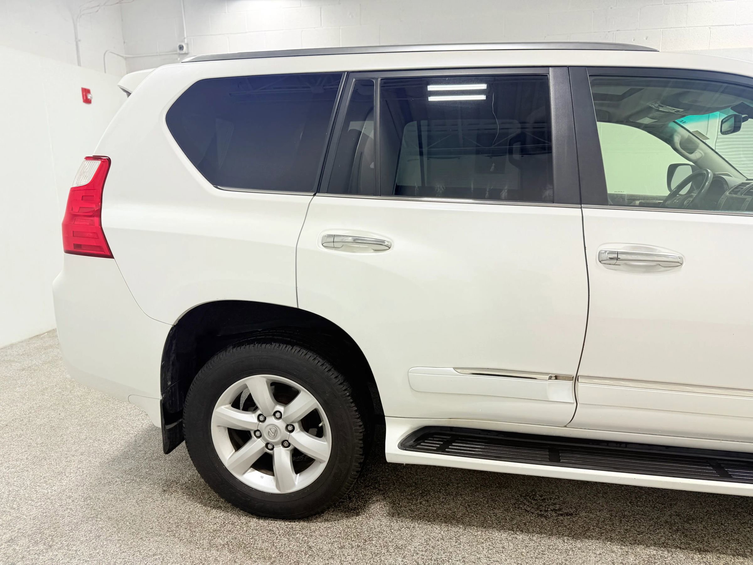 Used 2013 Lexus GX 460 image 9