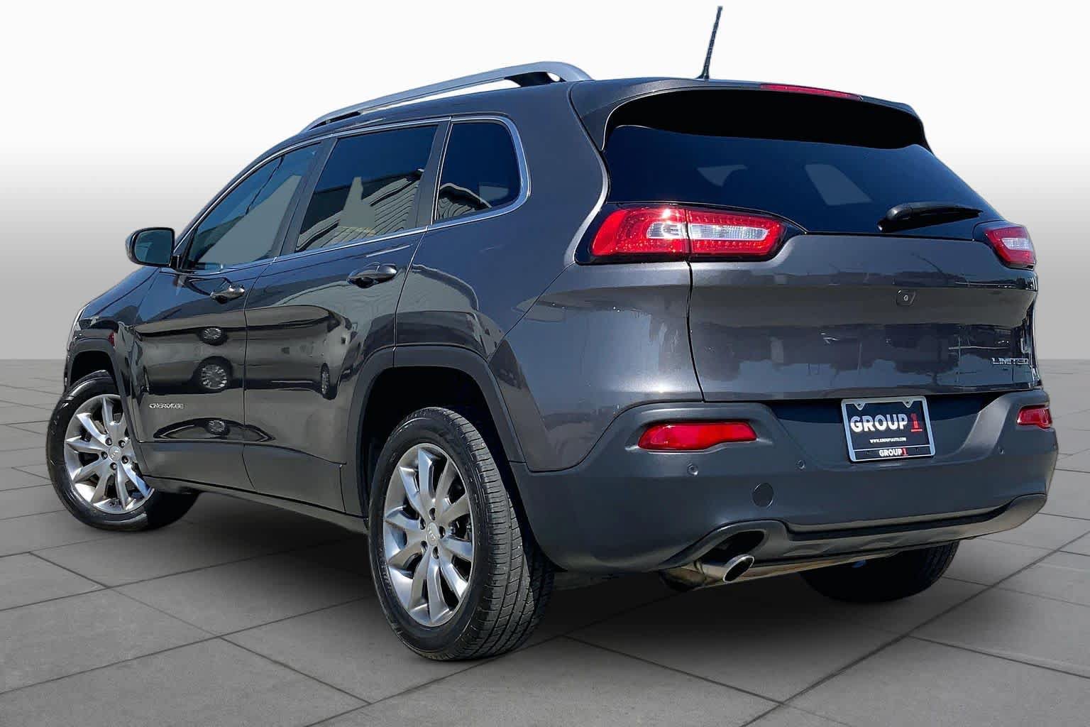 Used 2018 Jeep Cherokee Limited FWD image 10