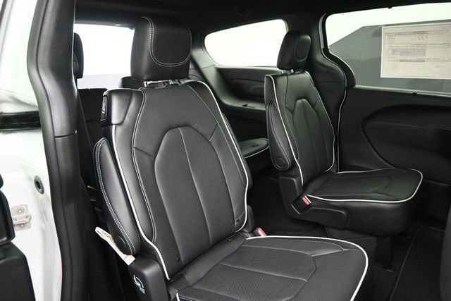 New 2027 Chrysler Pacifica Limited FWD image 20