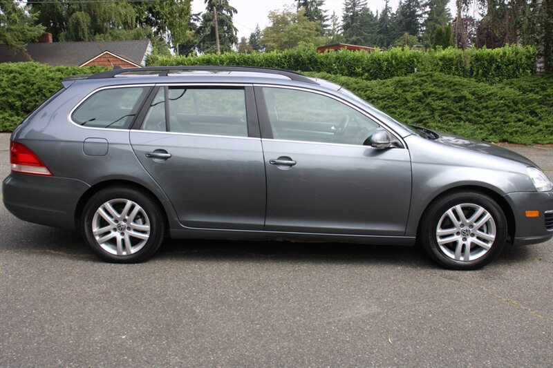 Used 2009 Volkswagen Jetta SEL FWD image 12