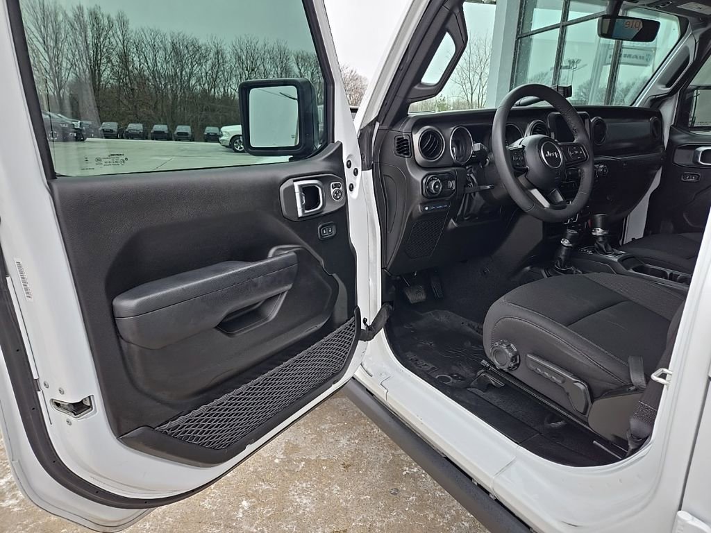 Used 2023 Jeep Wrangler Unlimited image 35