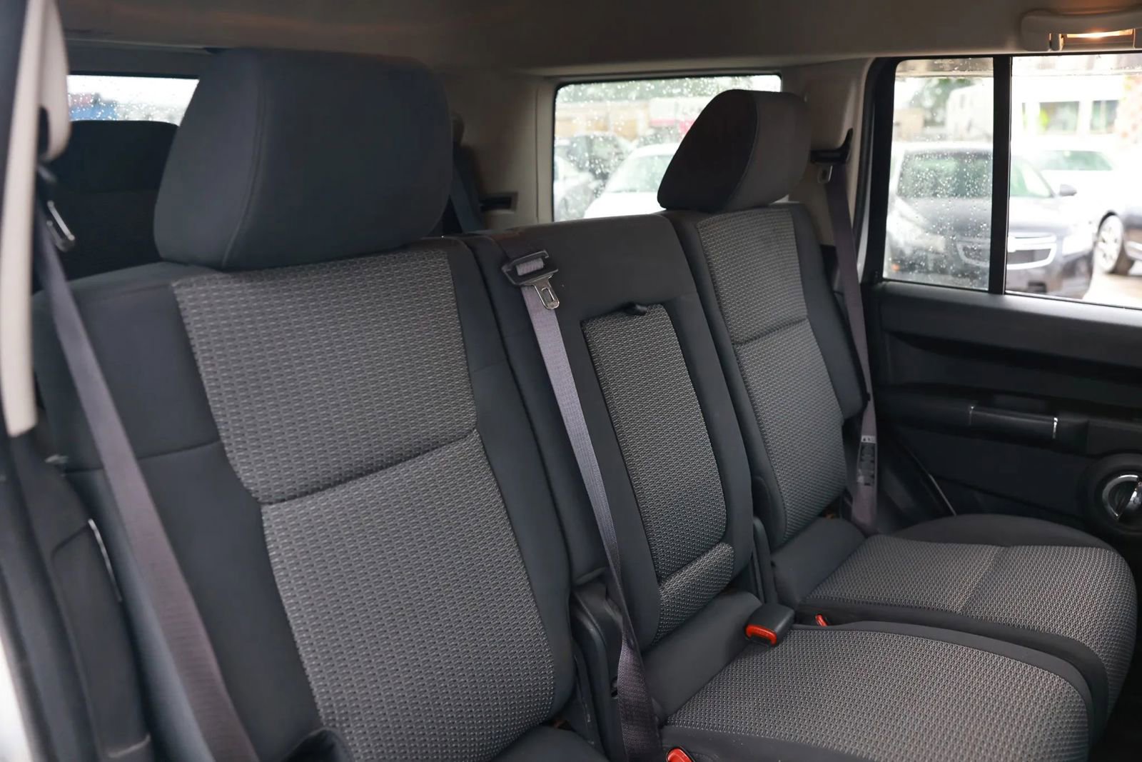 Used 2010 Jeep Commander Sport image 18