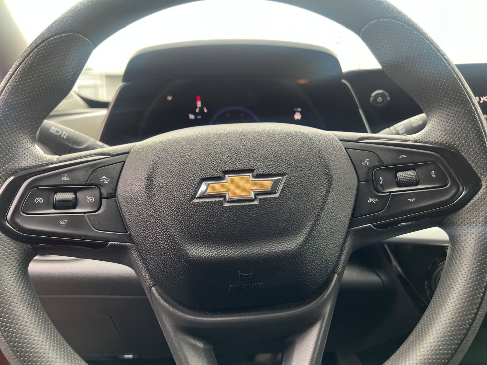 Used 2025 Chevrolet Trax LT image 28