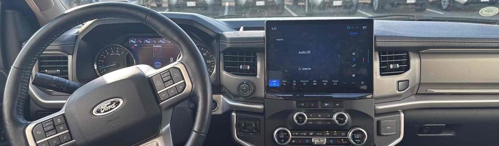 Used 2024 Ford Expedition XLT image 10