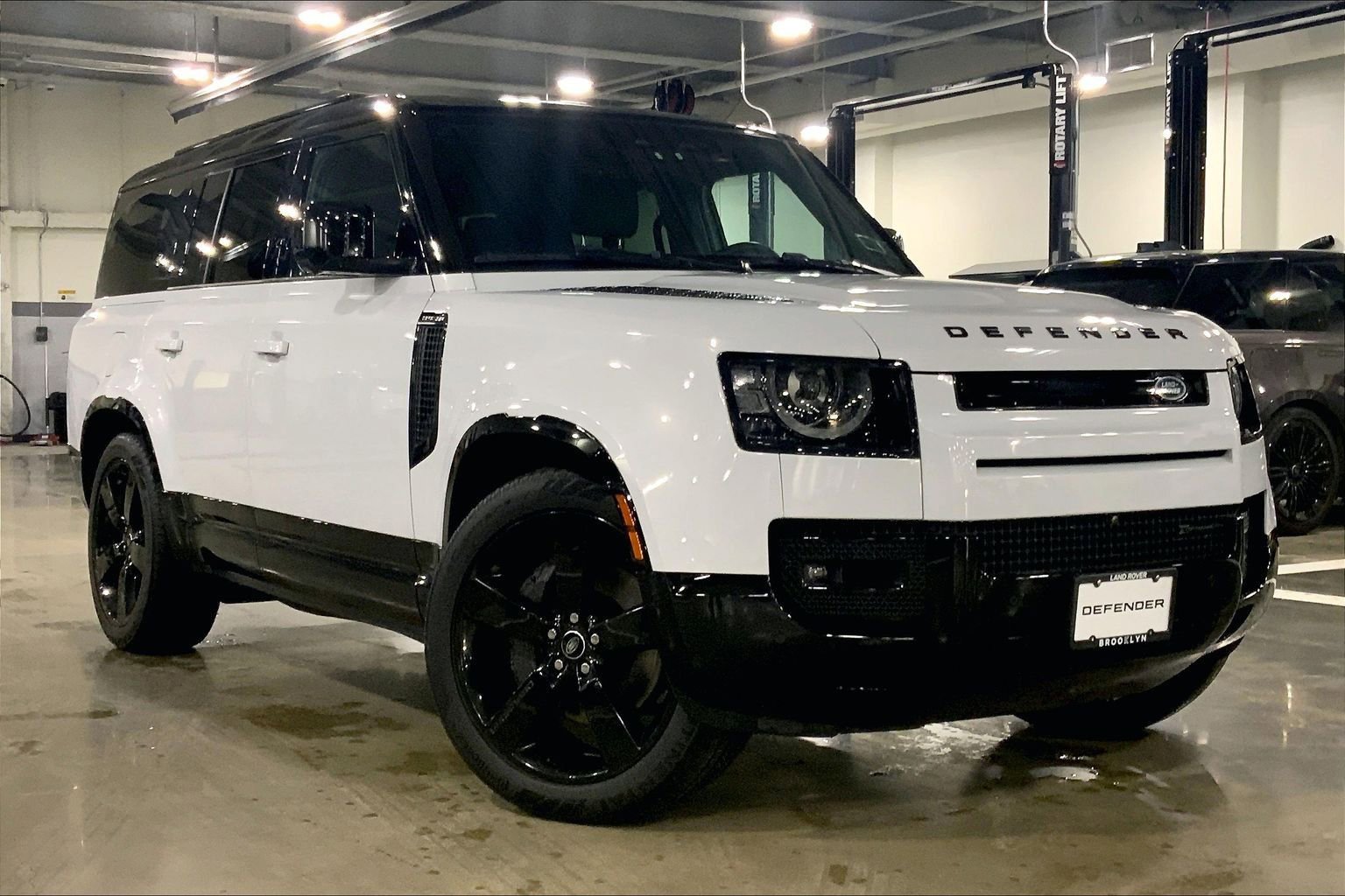 Used 2023 Land Rover Defender 130 X-Dynamic SE image 7