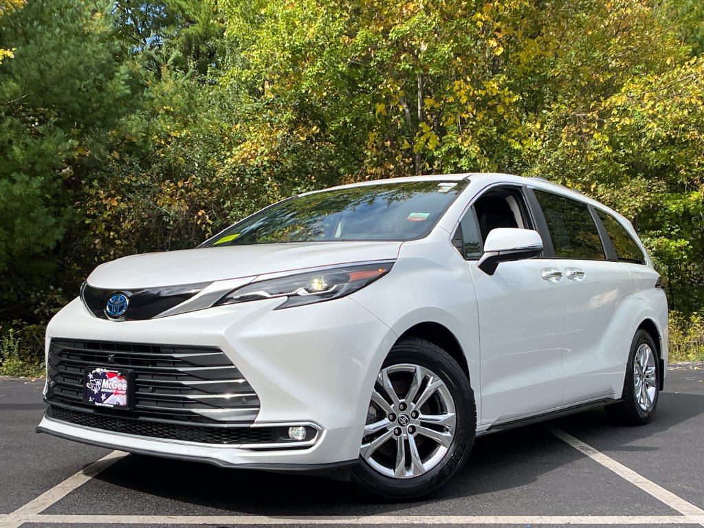 Certified 2024 Toyota Sienna Platinum