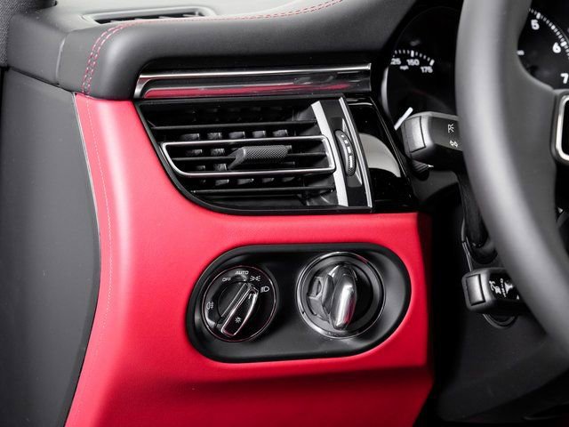 Used 2026 Porsche Macan AWD/4WD image 10