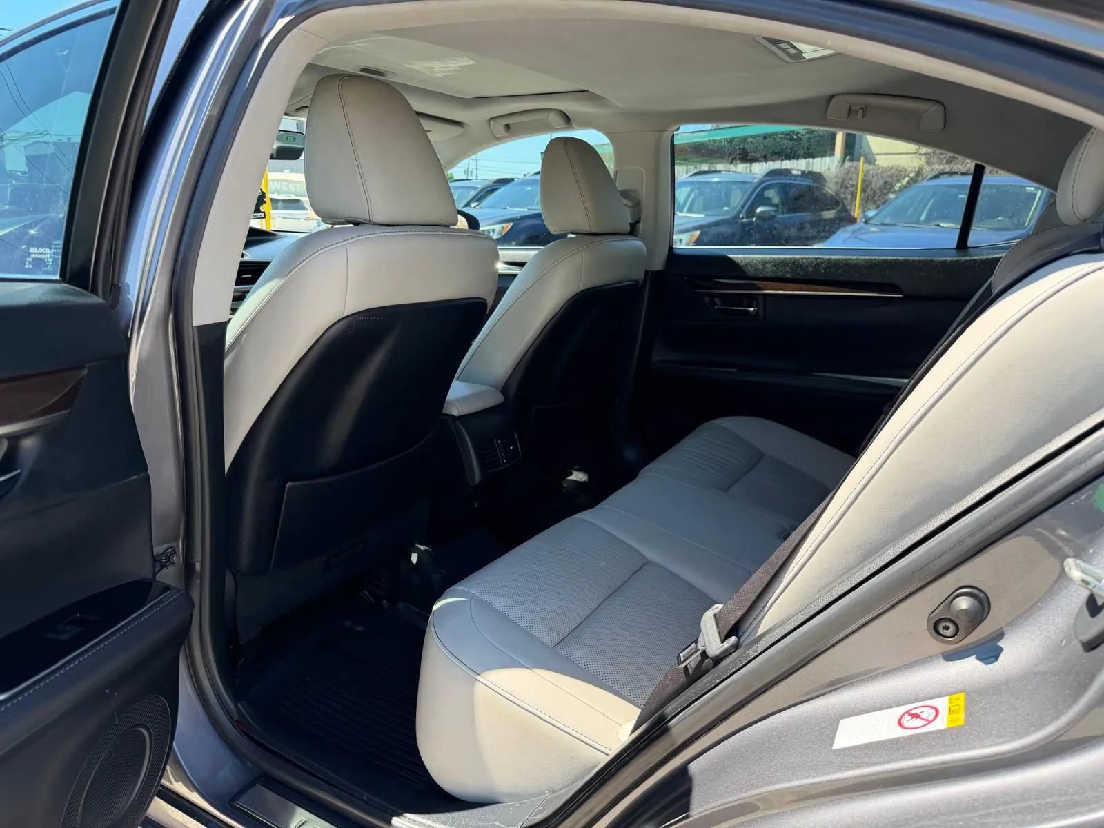 Used 2016 Lexus ES 350 w/ Premium Package w/Wood Trim FWD image 12