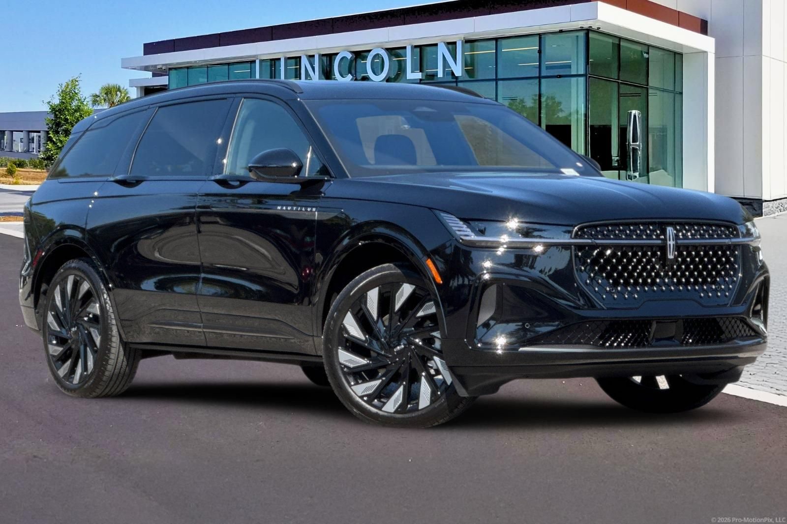 Used 2026 Lincoln Nautilus Reserve AWD/4WD image 2