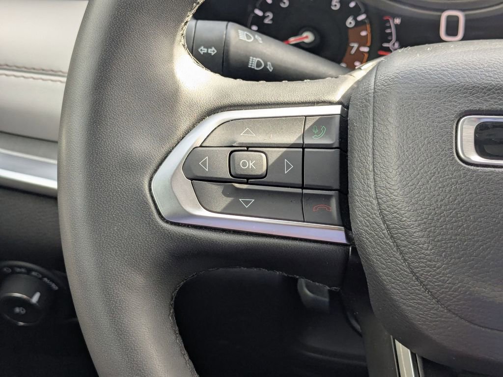 Used 2025 Jeep Compass Limited image 14