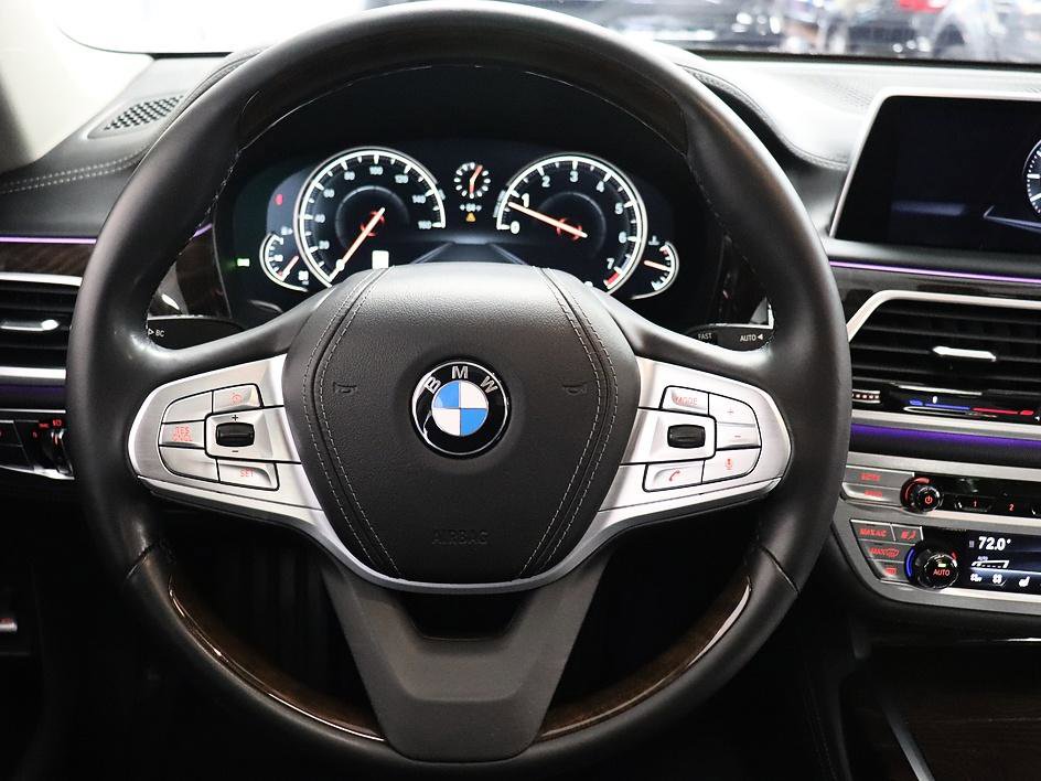 Used 2017 BMW 750i RWD image 40