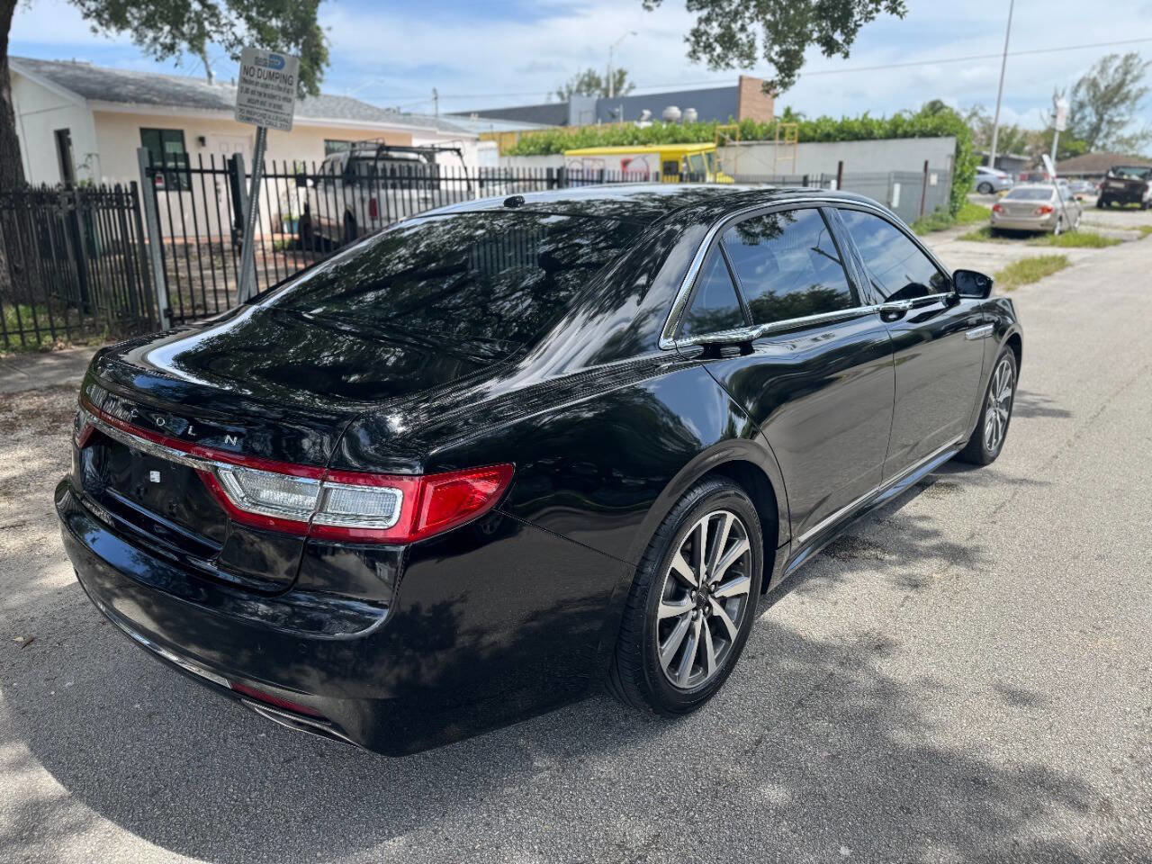 Used 2017 Lincoln Continental Premiere FWD image 8