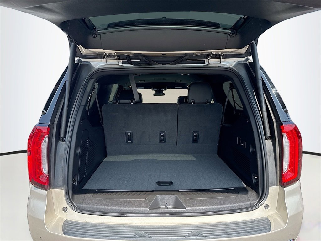 Used 2024 GMC Yukon XL SLT w/ SLT Luxury Package image 28