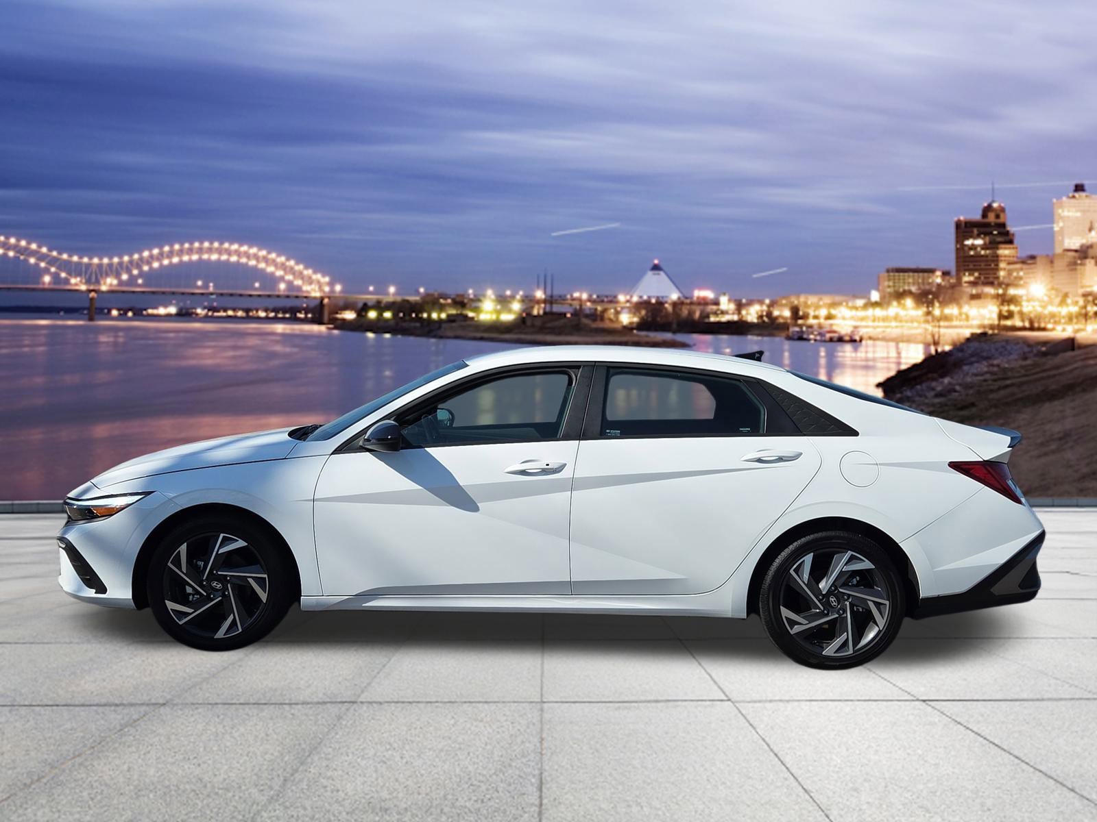 Used 2025 Hyundai Elantra SEL w/ Cargo Package image 2