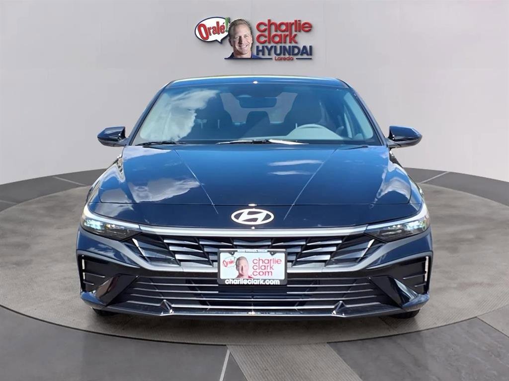 New 2025 Hyundai Elantra SE image 8