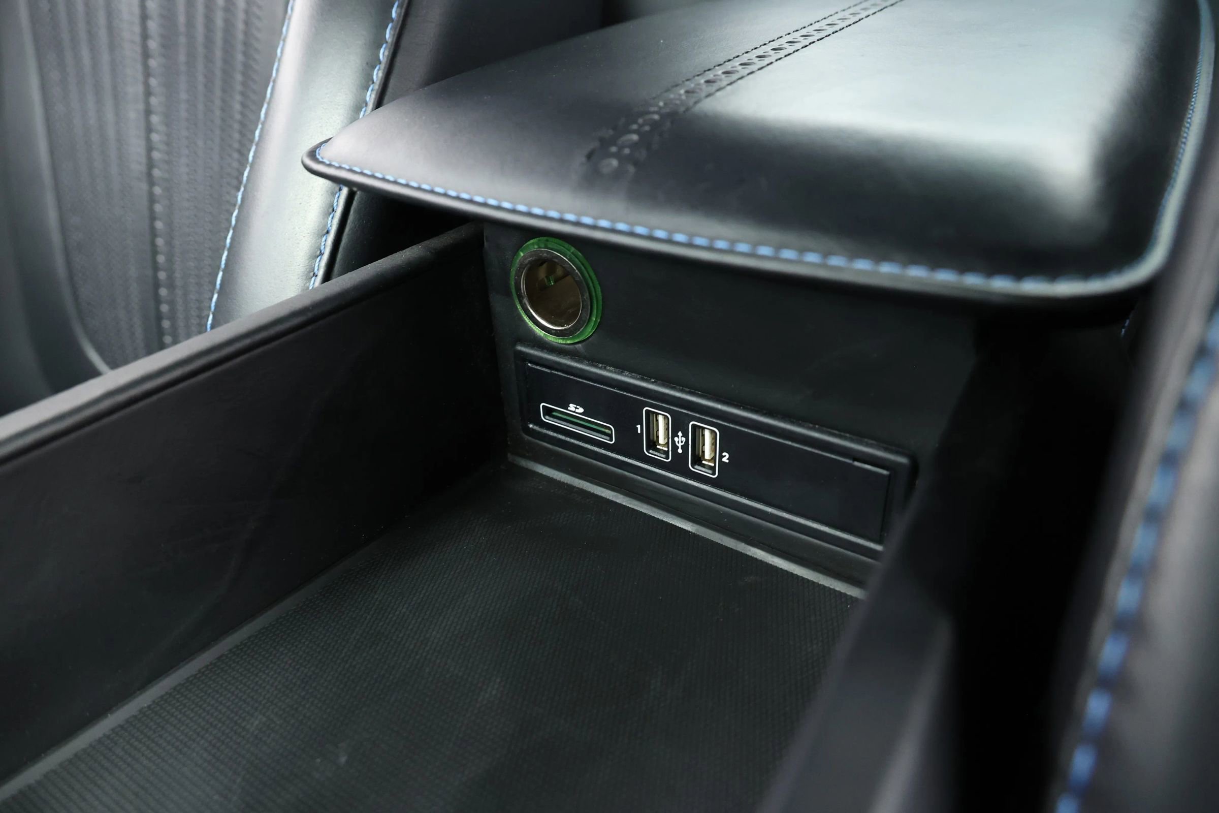 Used 2018 Aston Martin DB11 V12 image 24