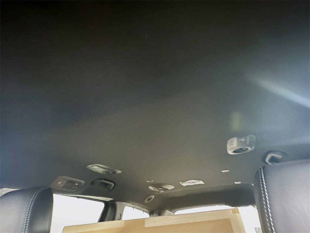 New 2025 Chrysler Pacifica Select w/ Uconnect Theater Family Group image 14