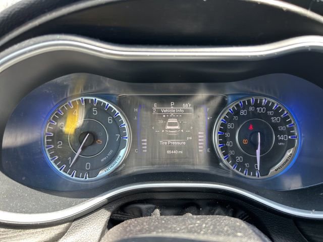 Used 2015 Chrysler 200 Limited FWD image 4