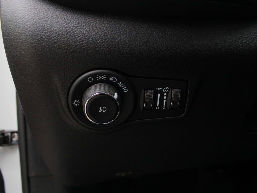 New 2026 Jeep Compass Limited image 25