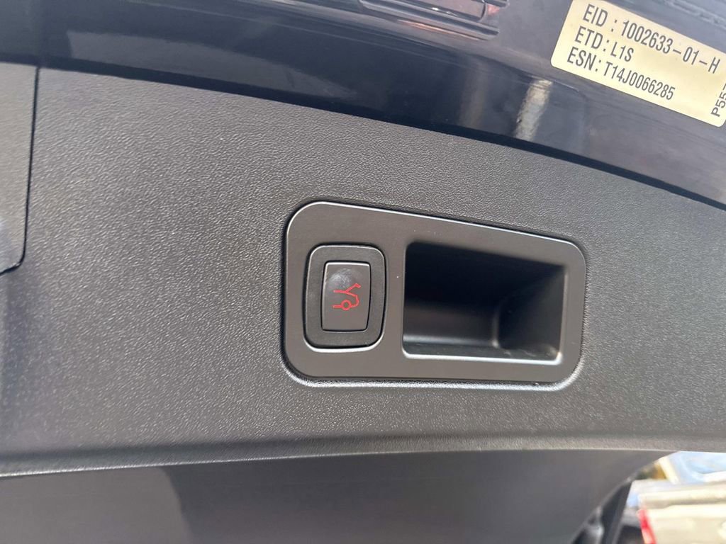 Used 2014 Tesla Model S image 8