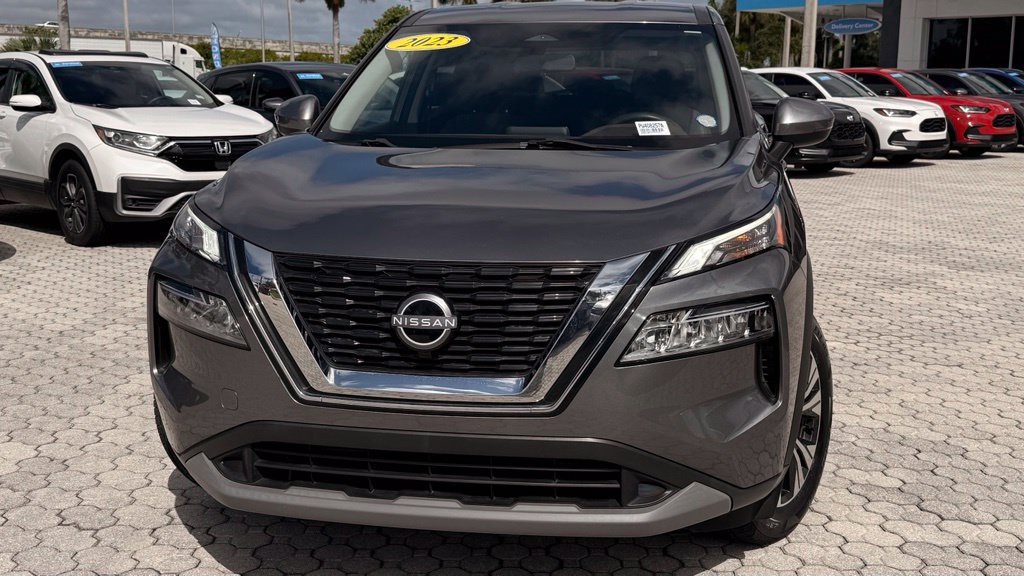 Used 2023 Nissan Rogue SV FWD image 2