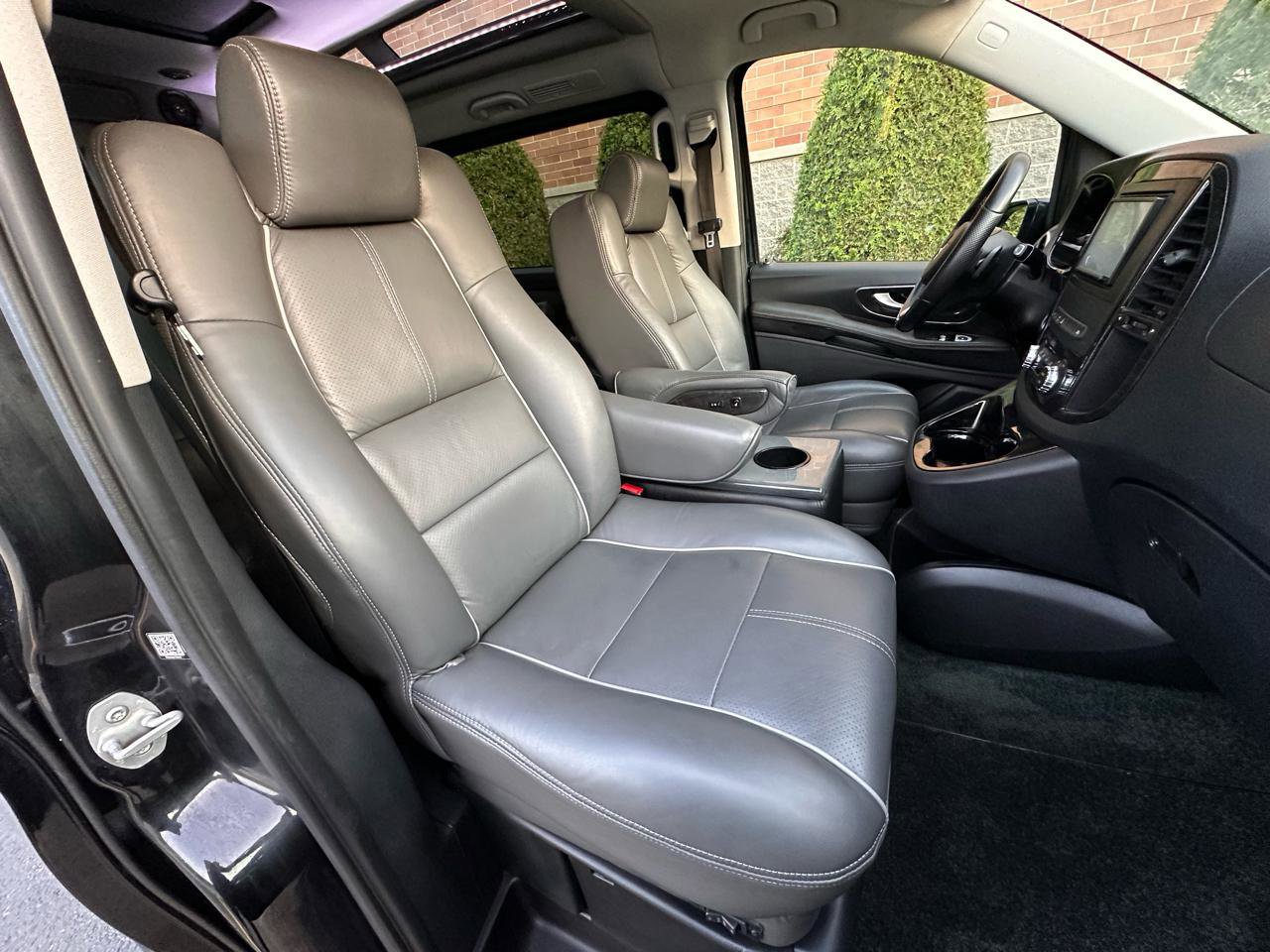 Used 2018 Mercedes-Benz Metris Passenger image 42