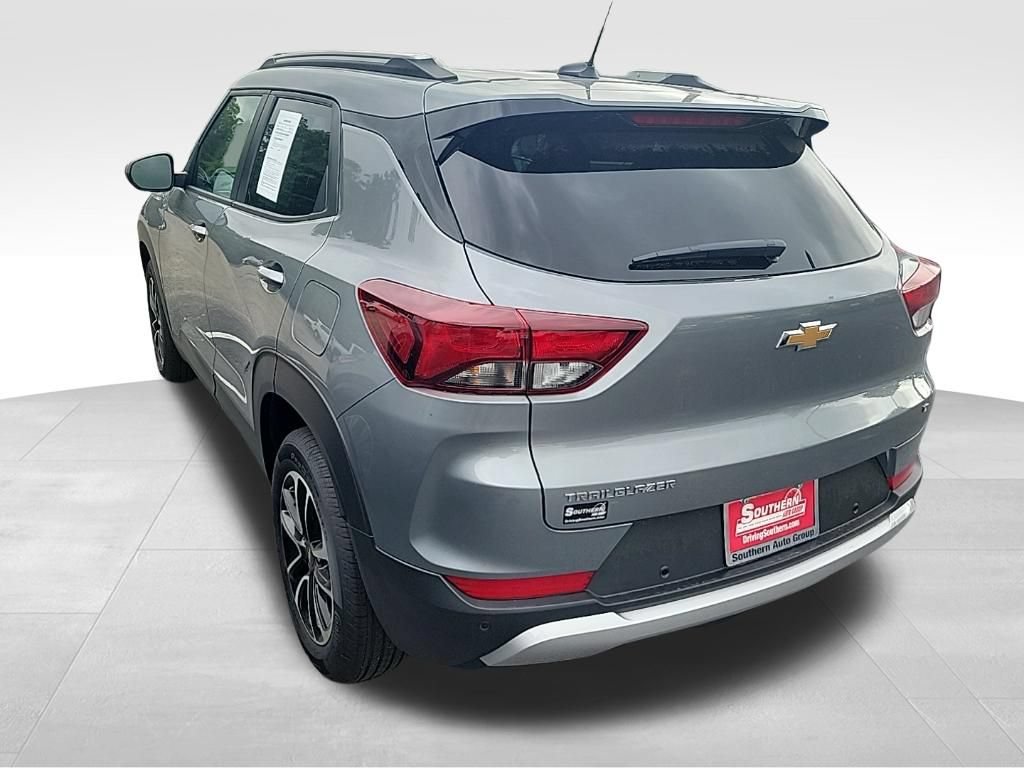 Used 2026 Chevrolet TrailBlazer LT w/ LT Cold Weather Package FWD image 2