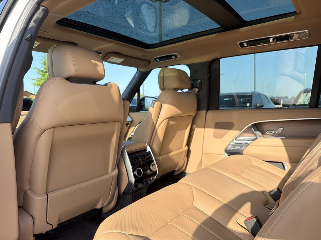 New 2026 Land Rover Range Rover Long Wheelbase SE AWD/4WD image 11