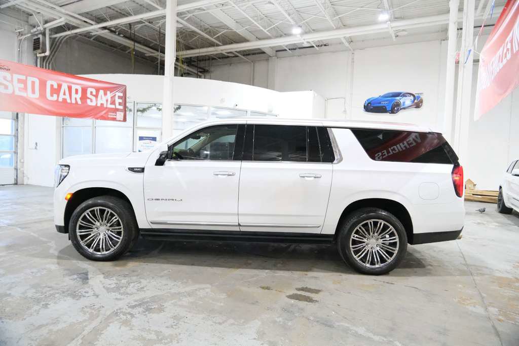 Used 2022 GMC Yukon XL Denali w/ Advanced Technology Package AWD/4WD image 6