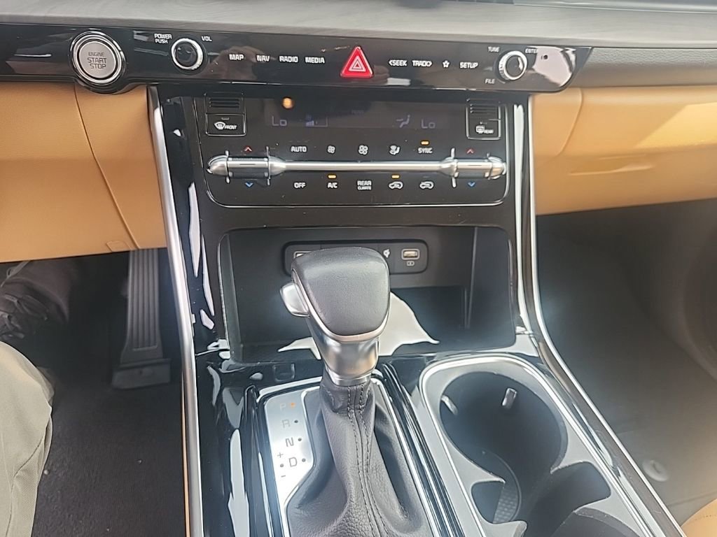 Used 2023 Kia Carnival EX image 21