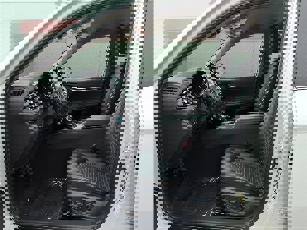 Used 2023 Toyota Camry SE image 14