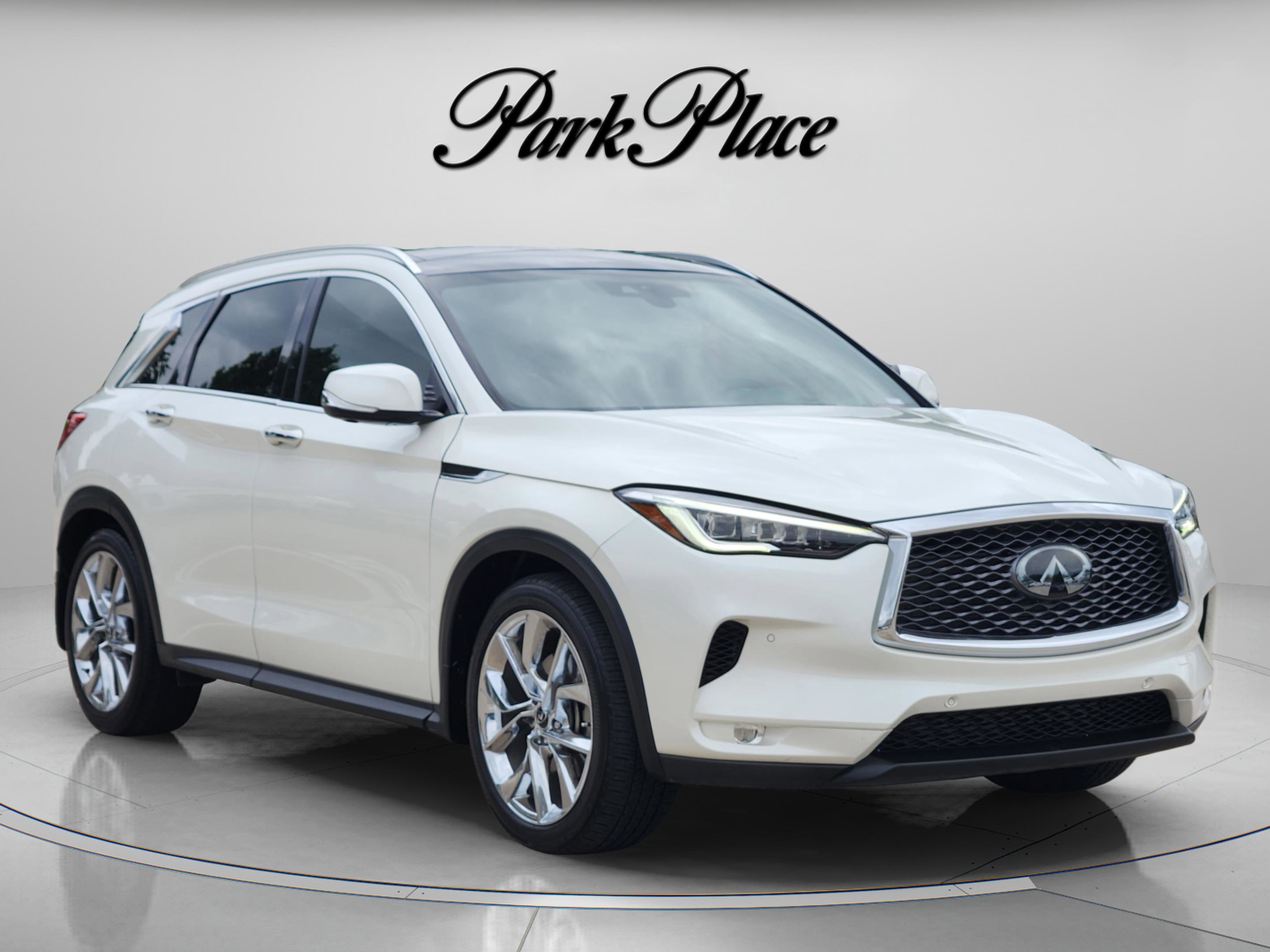 Used 2019 INFINITI QX50 Essential w/ Sensory Package FWD image 4