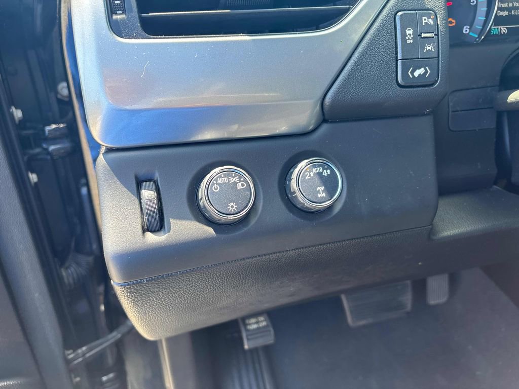 Used 2019 Chevrolet Suburban LT AWD/4WD image 14