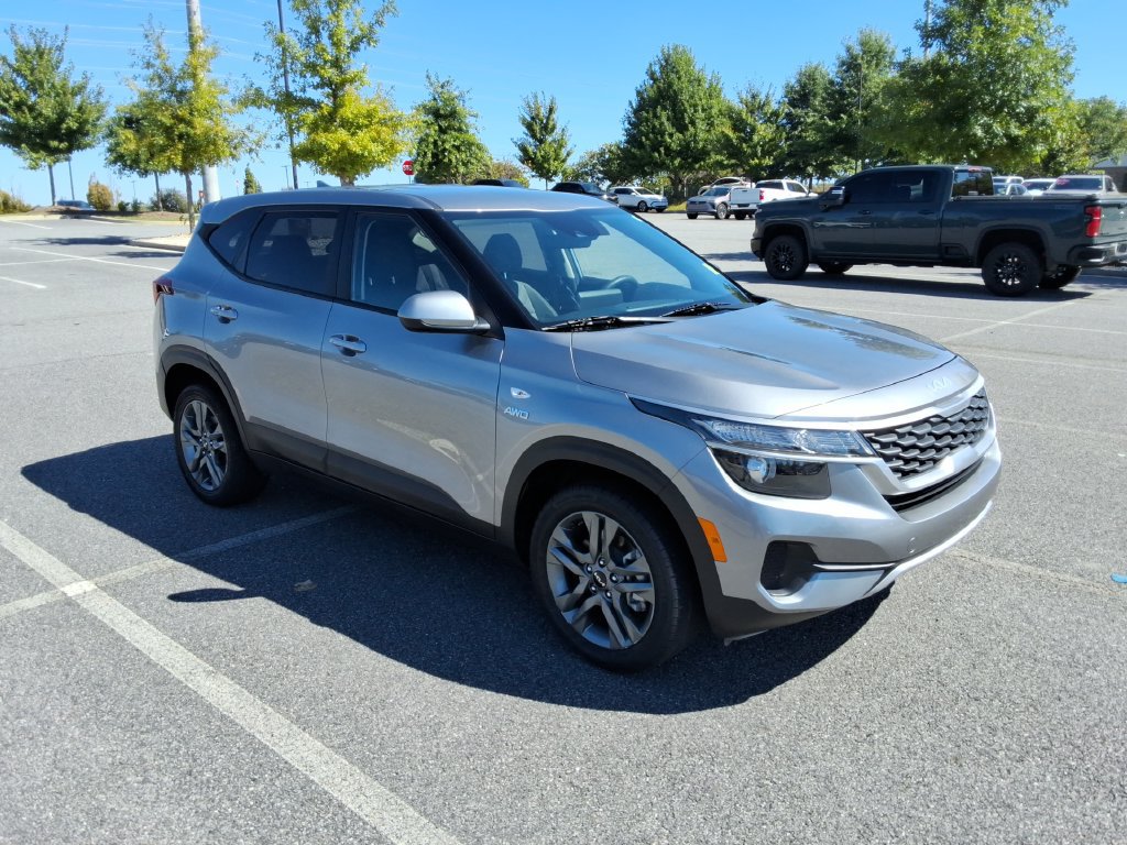 Used 2022 Kia Seltos LX AWD/4WD image 3