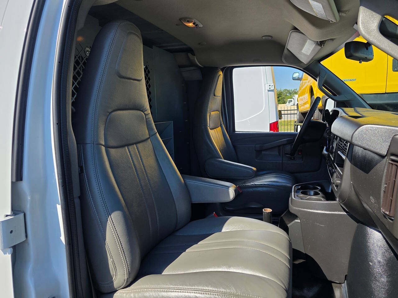 Used 2020 Chevrolet Express 3500 RWD image 10
