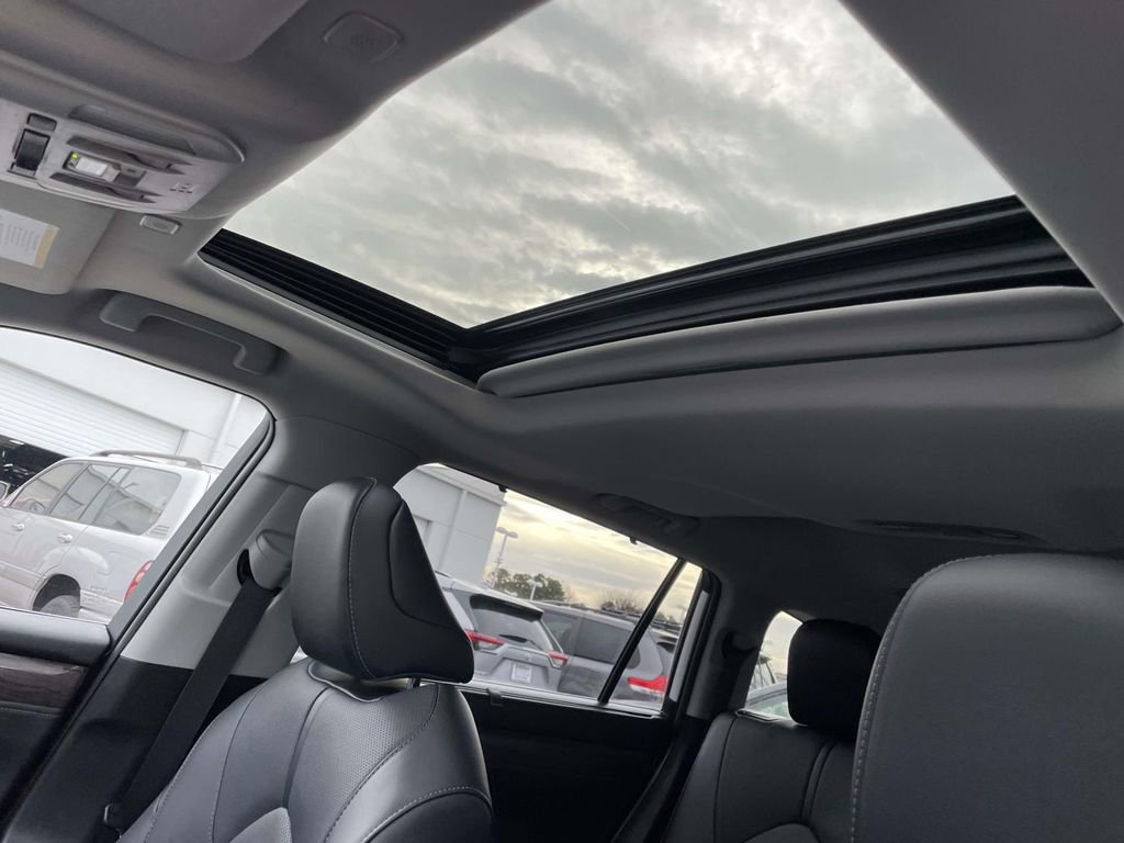 Used 2023 Toyota Highlander Limited image 32