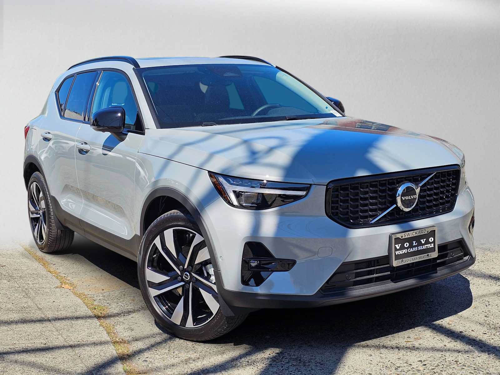 New 2026 Volvo XC40 B5 Ultra w/ Protection Package Premier