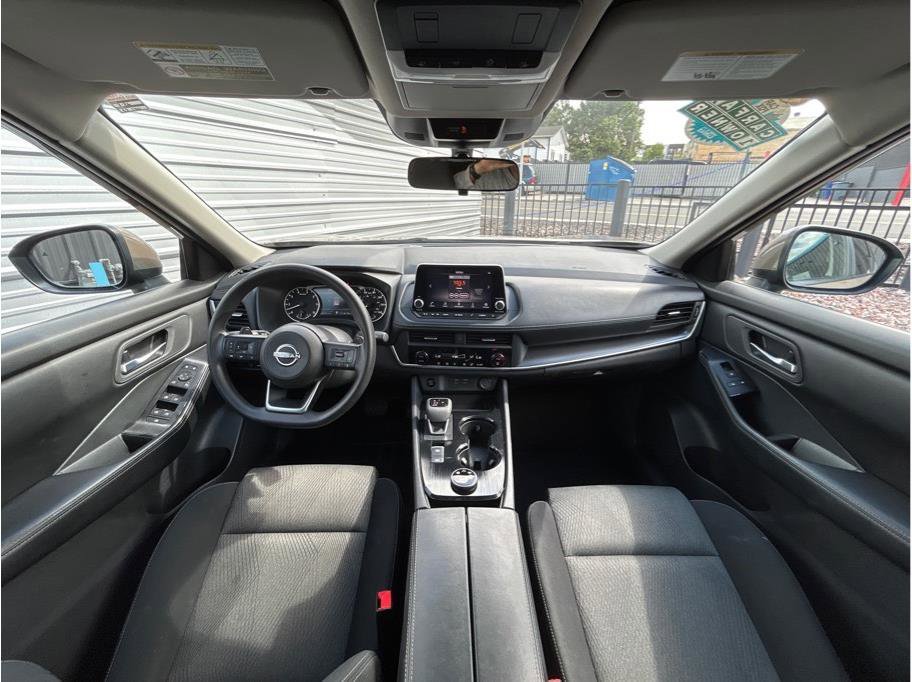 Used 2024 Nissan Rogue SV image 14