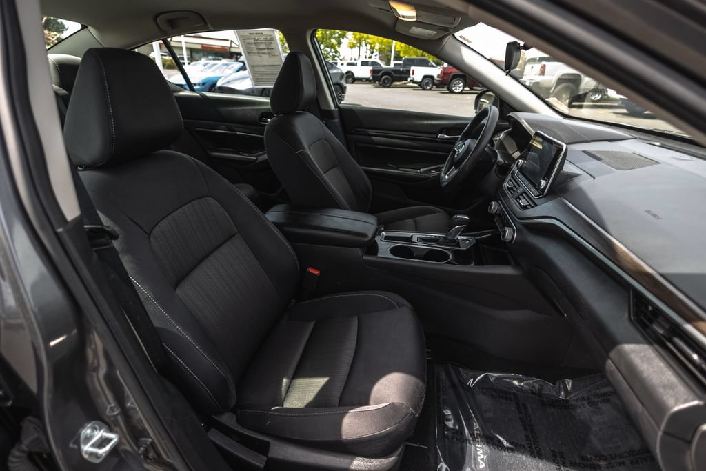 Used 2024 Nissan Altima 2.5 SV FWD image 29