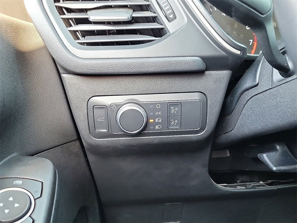 Used 2021 Ford Escape SE w/ SE Sport Appearance Package image 14