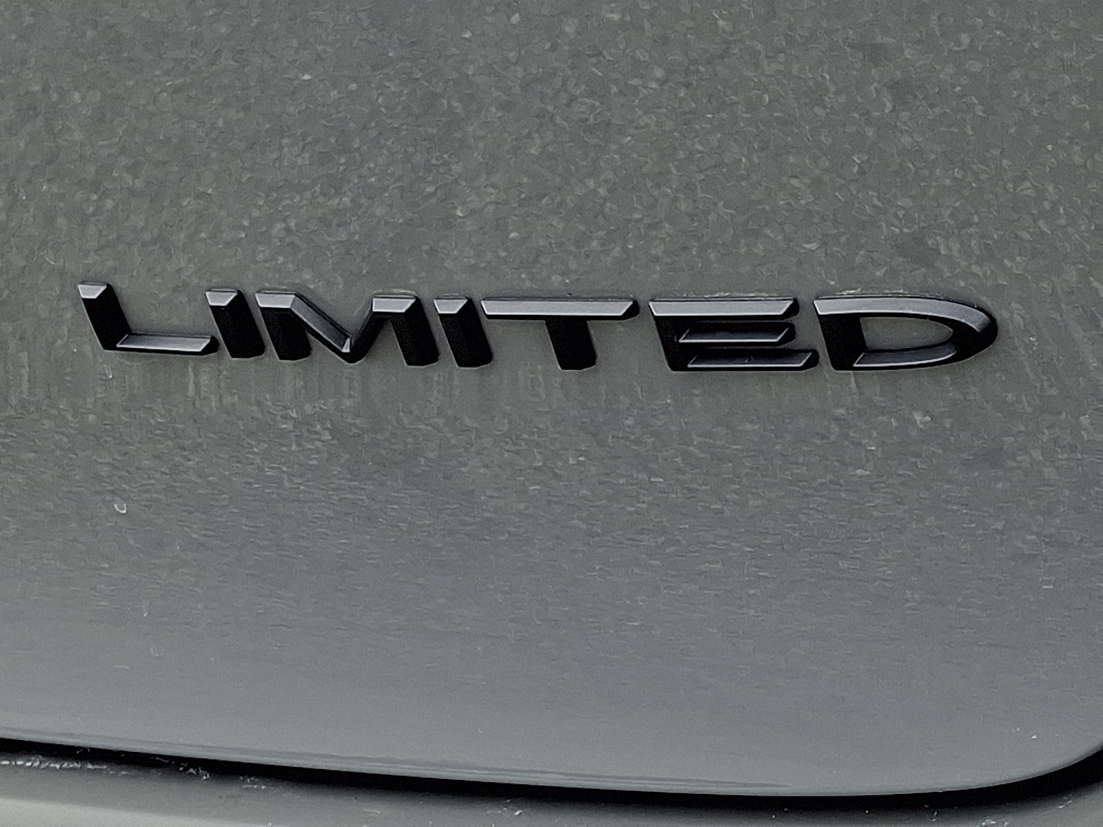 Used 2025 Chrysler Pacifica Limited FWD image 32