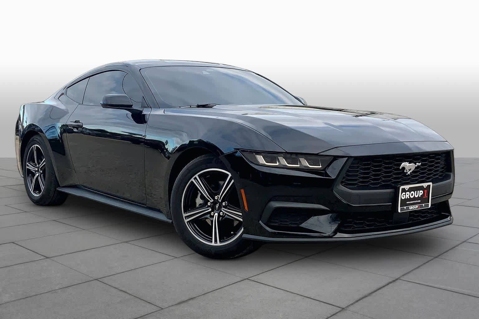 Used 2025 Ford Mustang Coupe RWD image 2