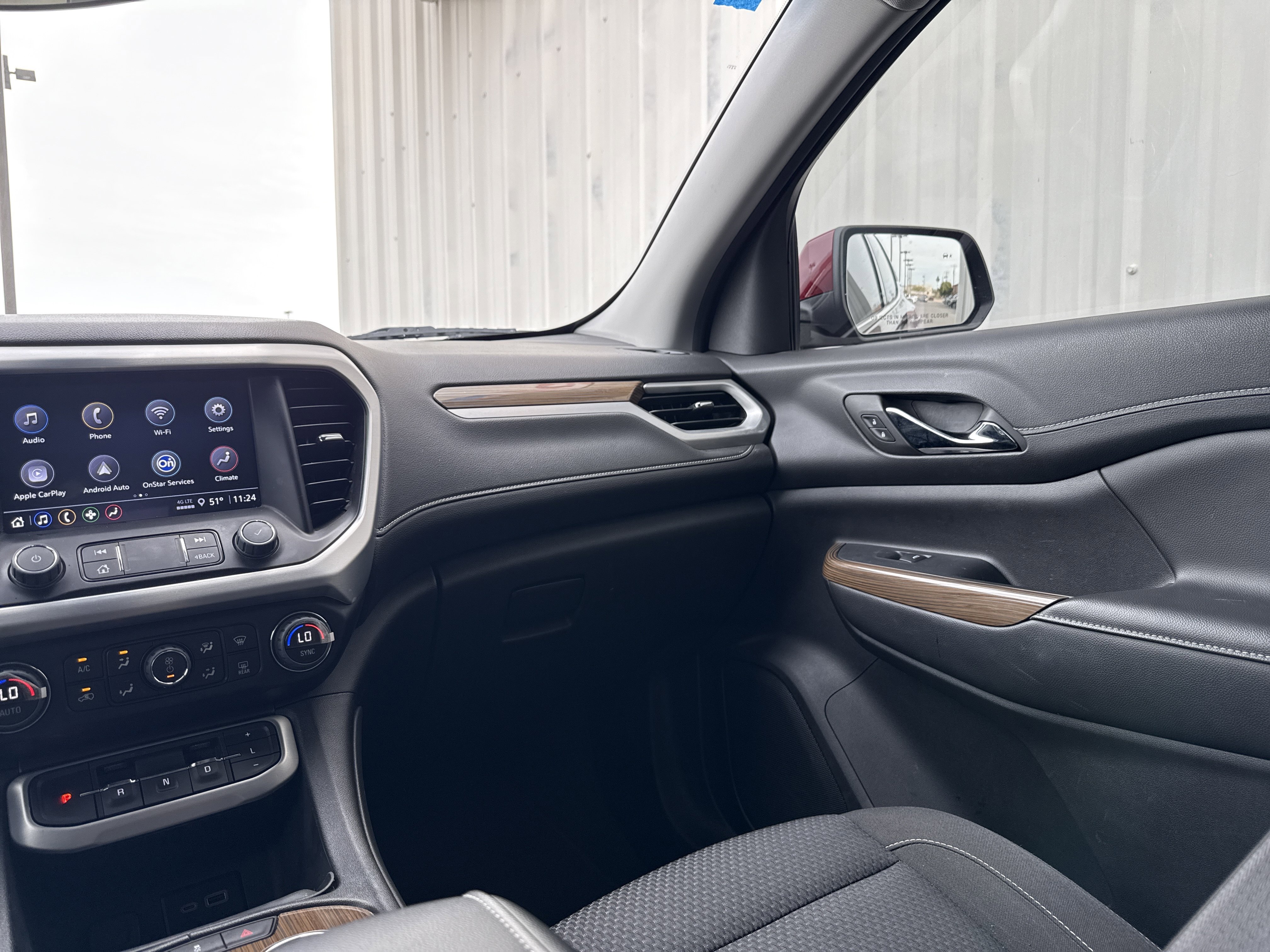 Used 2023 GMC Acadia SLE image 10