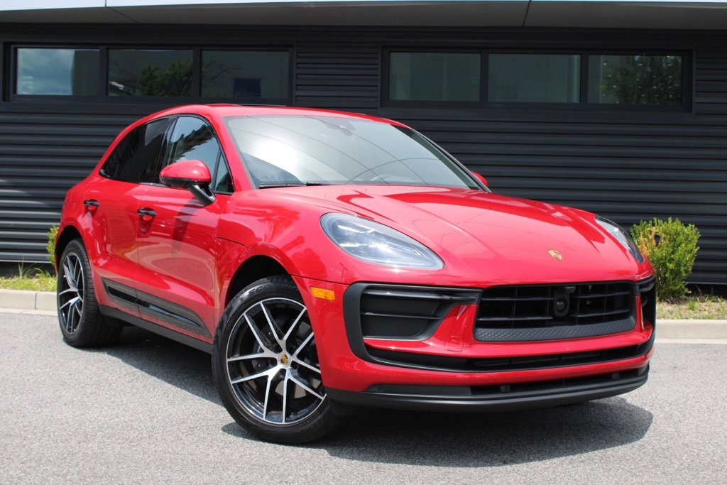 Used 2025 Porsche Macan image 9