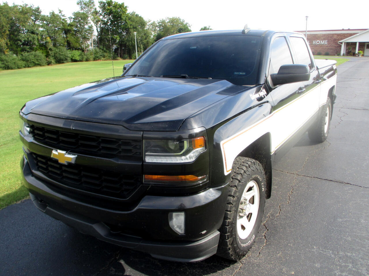 Used 2018 Chevrolet Silverado 1500 LT w/ Texas Edition image 4