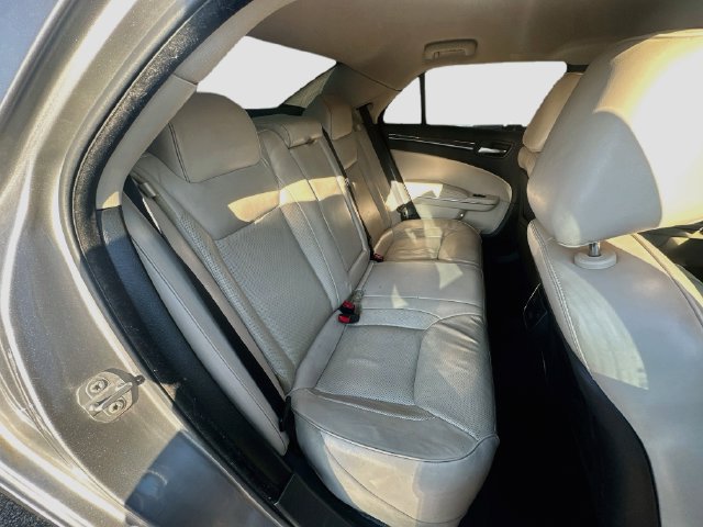 Used 2018 Chrysler 300 Limited RWD image 26