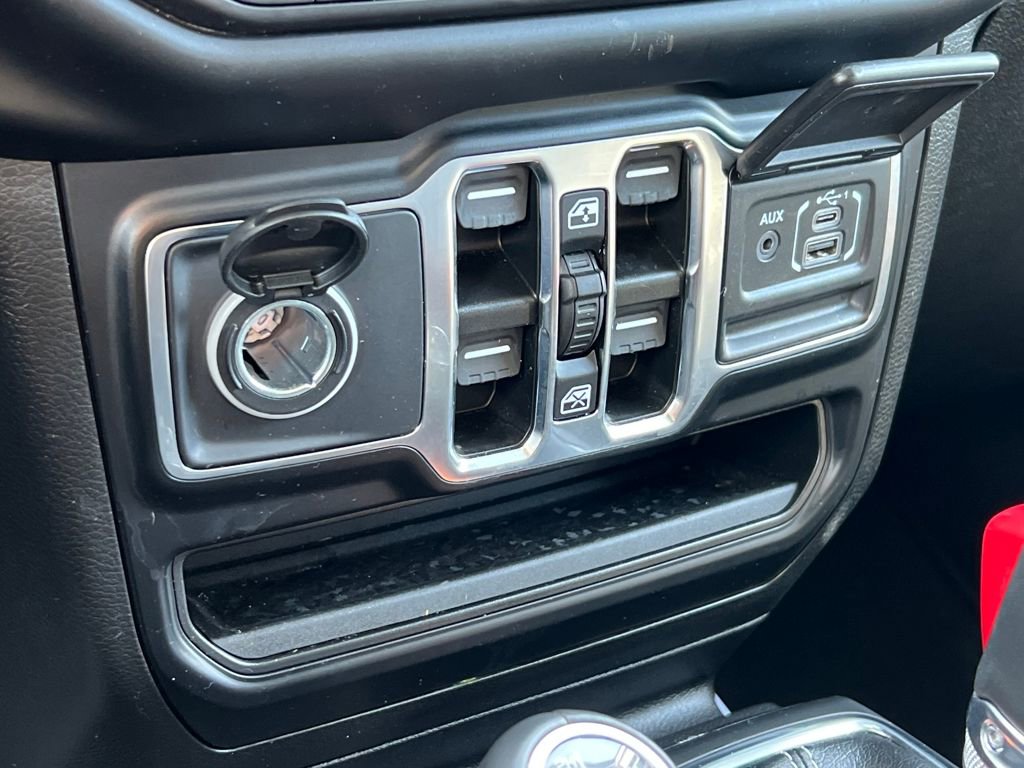 Used 2022 Jeep Wrangler Unlimited Sahara w/ Cold Weather Group image 31