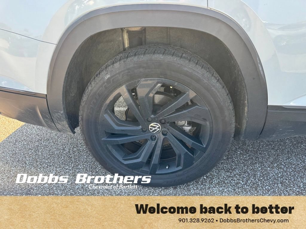 Used 2023 Volkswagen Atlas SE w/ Black Wheel Package FWD image 12