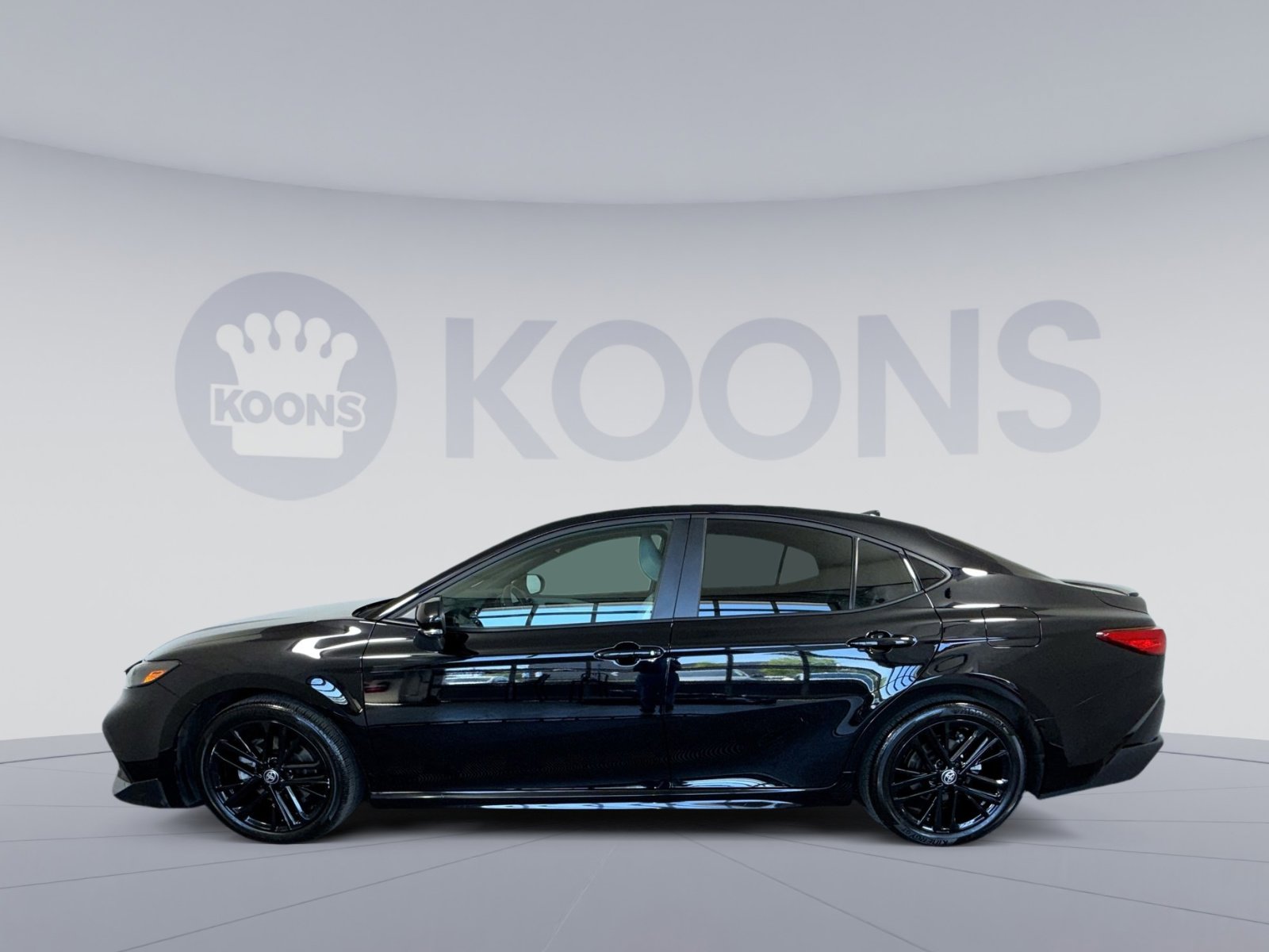 Used 2025 Toyota Camry SE w/ Multimedia Upgrade Package image 2