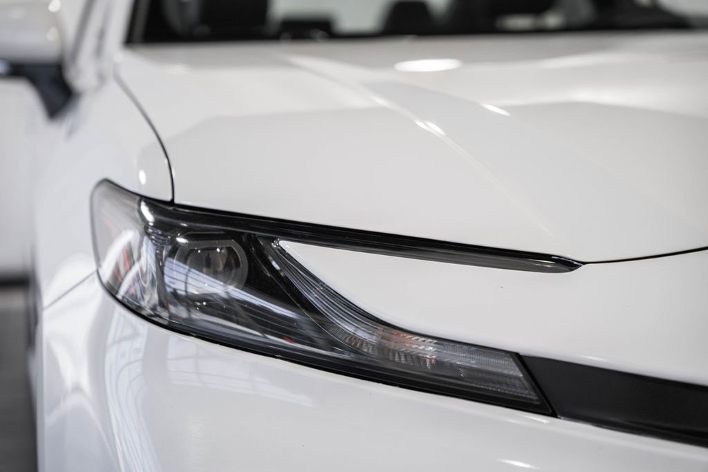 Used 2025 Toyota Camry SE image 12